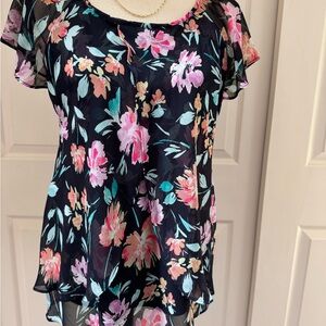 Roz&Ali layered top Size M